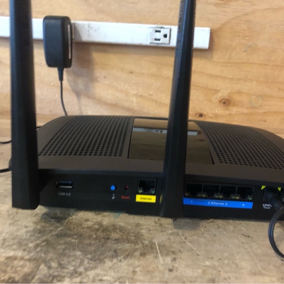 Linksys EA7300 AC1750 MU-MIMO Dual-Band Gigabit Wi-Fi Wireless Router w/ Adapter - Picture 4 of 15